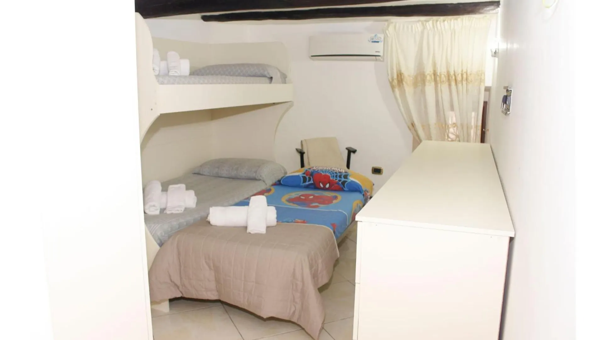 Lux & Comfort Napels 0*,